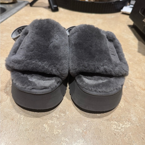 UGG SLINGBACK SLIPPERS! - Picture 2 of 4